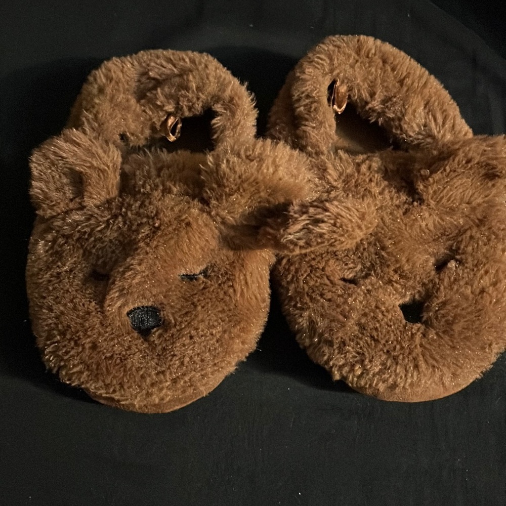 Oldnavy brown slippers toddler  size 9-10 in good condition